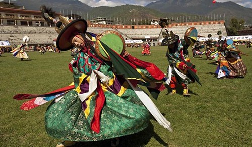 Lễ mừng còn có một lễ hội âm nhạc. Bhutan có đủ thể loại nhạc, từ rap đến pop, chịu ảnh hưởng từ các nghệ sĩ nổi tiếng trên thế giới.